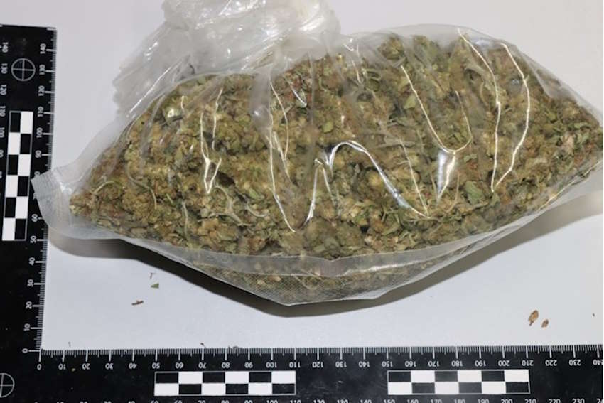 Festnahme wegen Drogenhandels in Sveta Klara: Beschlagnahme von Marihuana und Wiegegeräten bei strafrechtlichen Ermittlungen der Polizei von Zagreb