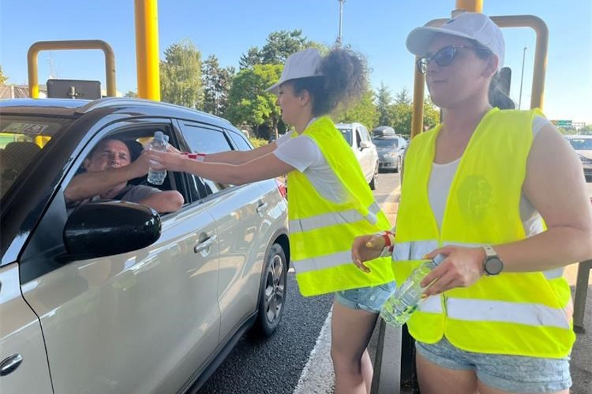 The Croatian National Tourist Board organizes a water-sharing campaign for tourists at toll plazas and ferry ports to improve the tourist experience