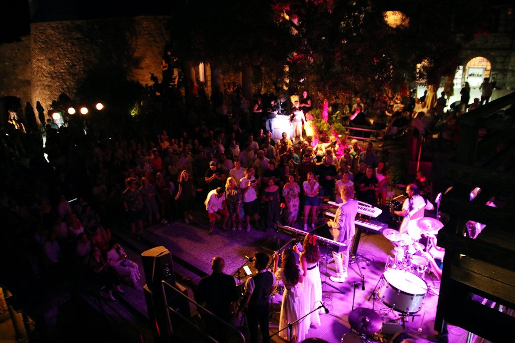 Tonči Huljić and Madre Badessa held an unforgettable concert at the Trsat Castle with a special guest Petar Šegedin - Pijero