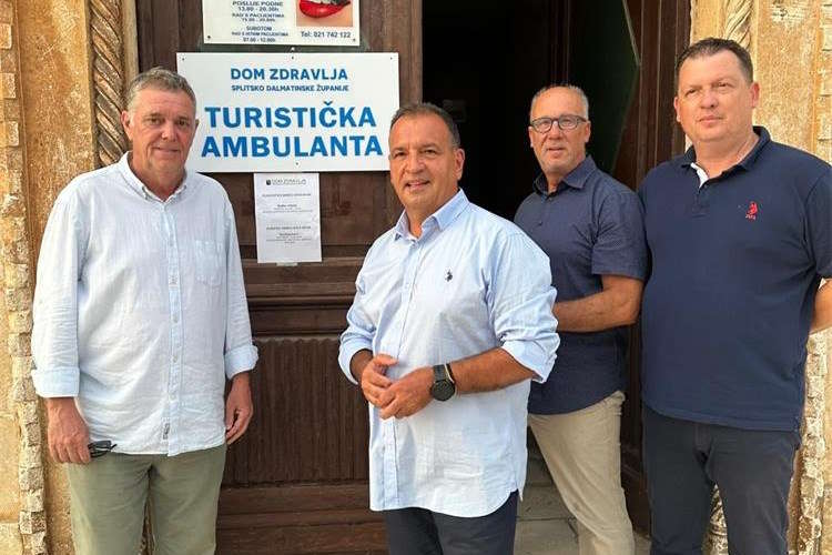 Minister Beroš visited an additional team for health care of tourists on Hvar and emphasized the importance of health services for the safety of Croatian tourism