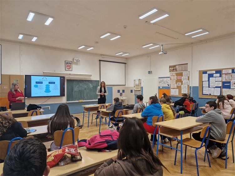 Policijske službenice održale edukativna predavanja o sigurnosti na internetu i prevenciji ovisnosti u osnovnim i srednjim školama Ličko-senjske županije